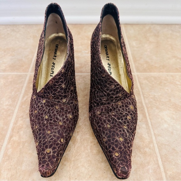 Vicini Gold and Purple Heels with Pointed Toe and Intricate Design - Picture 3 of 8